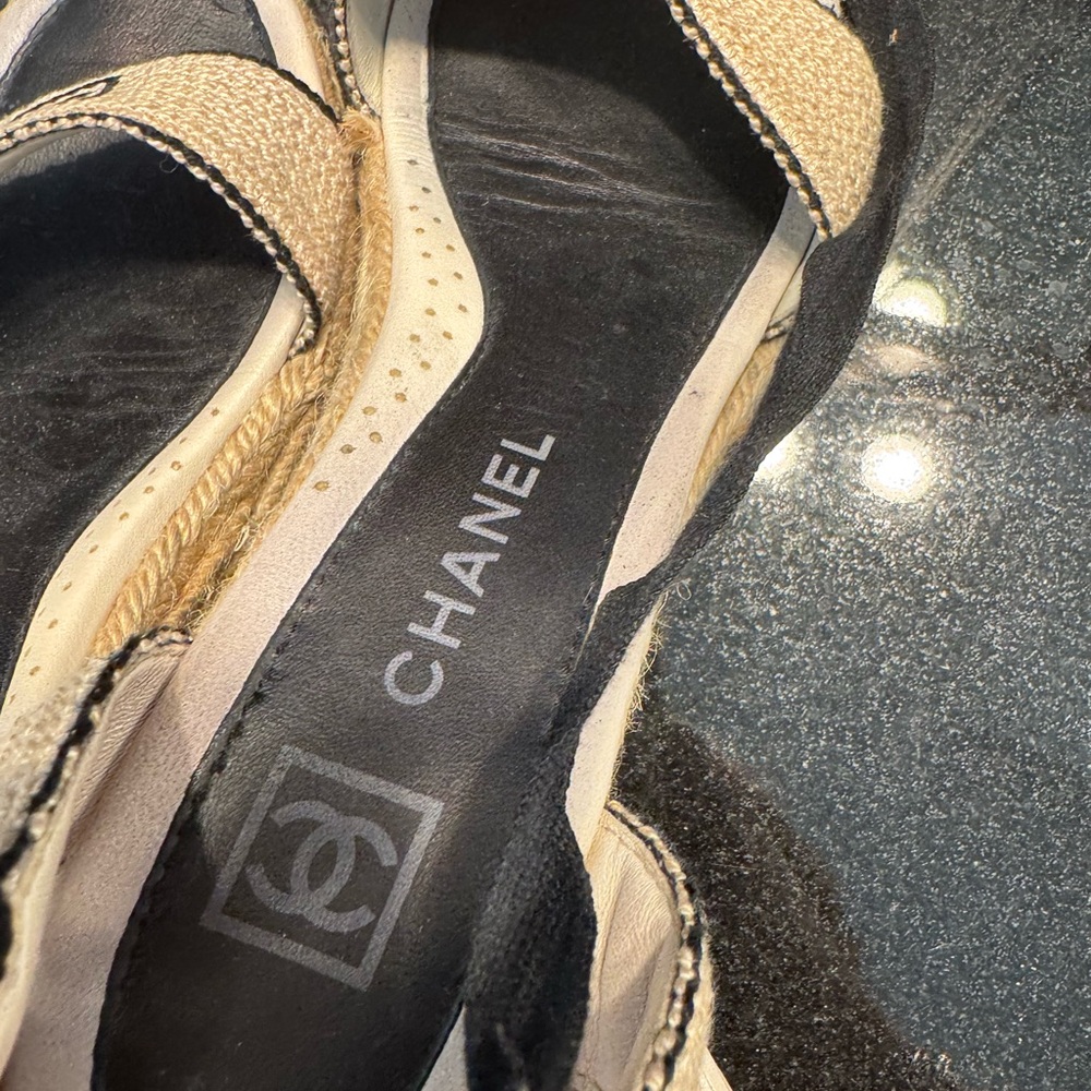 CHANEL Women's Black and Cream Espadrilles - Picture 6 of 16